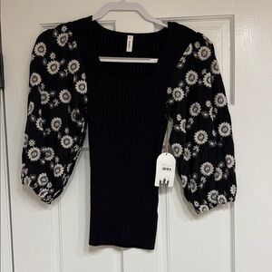 New Wishlist Black and White Floral Top